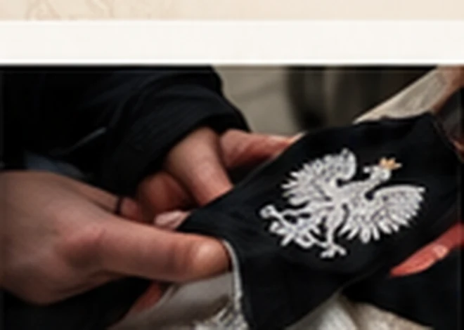 Detal odzieży z haftowanym polskim symbolem