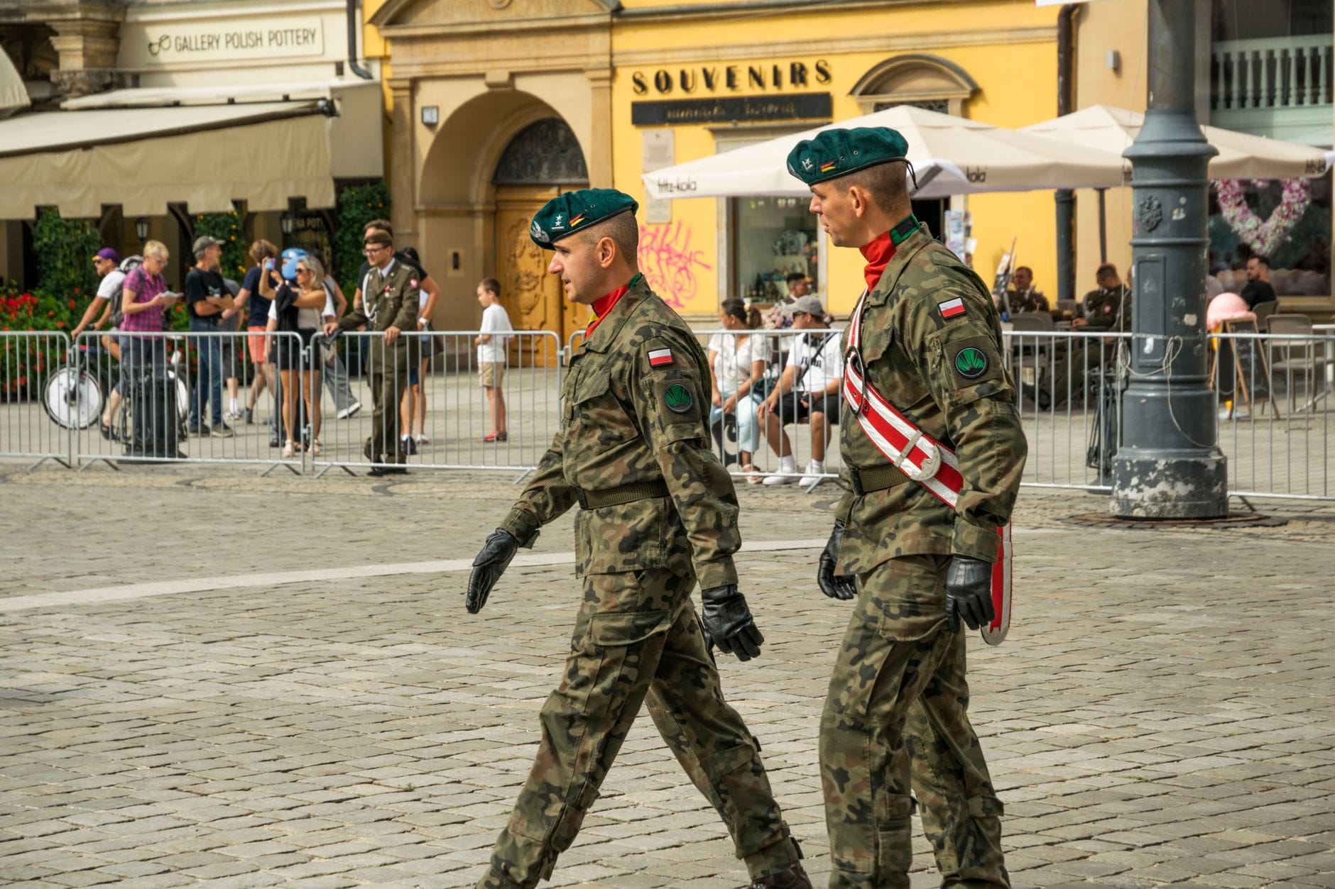 Uliczna rewolucja: polskie marki, które odmieniły oblicze patriotycznego stylu
