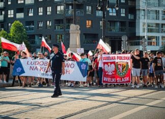 Uliczna rewolucja: polskie marki, które odmieniły oblicze patriotycznego stylu