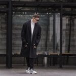 Jak nosić czarne ciuchy patriotyczne? Monochromatyczny streetwear z mocnym przesłaniem
