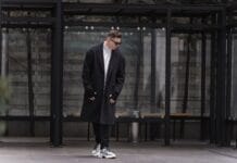 Jak nosić czarne ciuchy patriotyczne? Monochromatyczny streetwear z mocnym przesłaniem